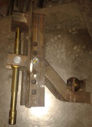 Поставляется прижим для образца